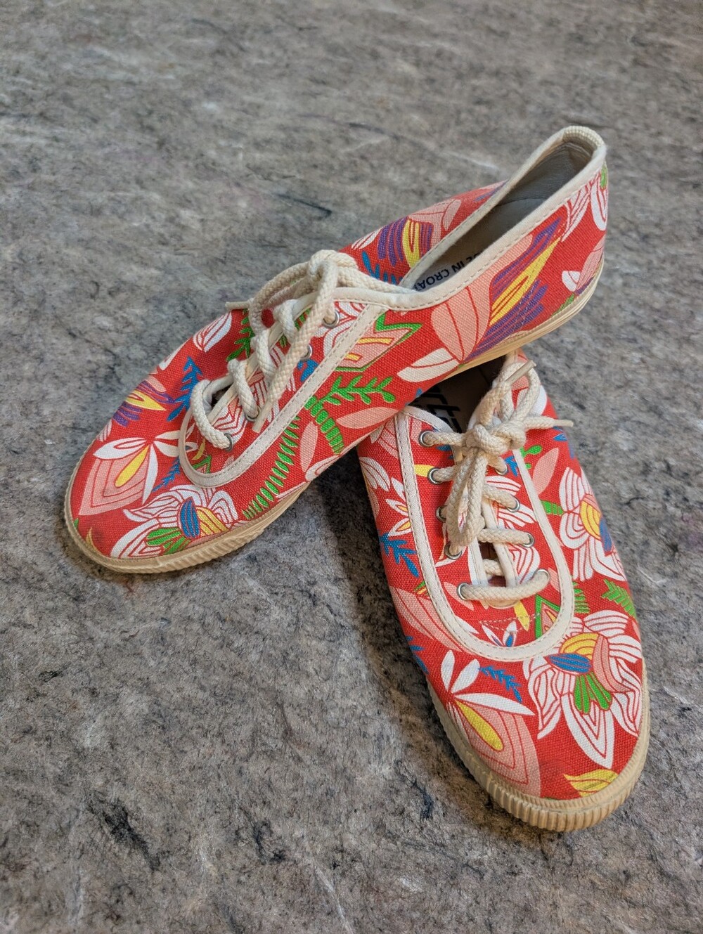 Women's Startas Colorful Floral Canvas Lace-Up Women’s Sneakers Size 9